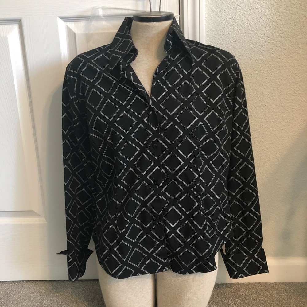 ITALY/ NARA CAMICE/size III/ Blk. /white -button up/ such comfort